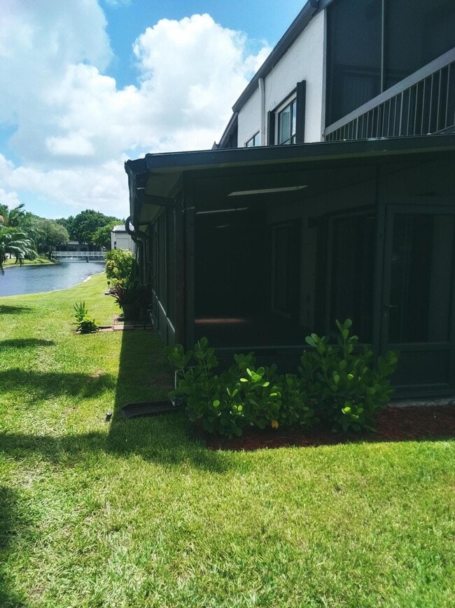 Building Photo - 9727 N New River Canal Rd