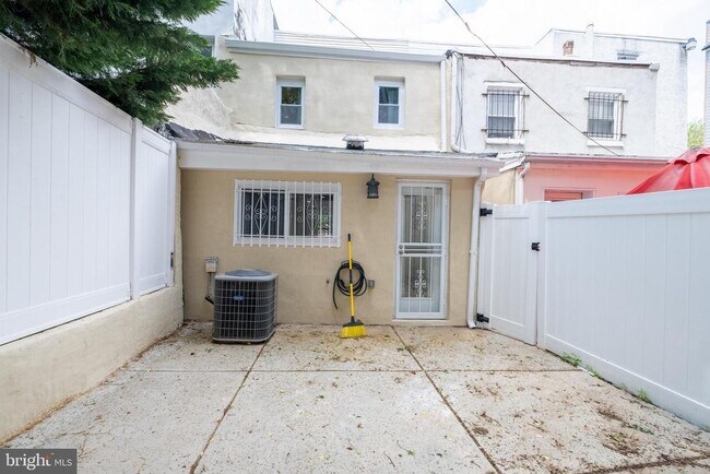 Building Photo - 2508 Christian St