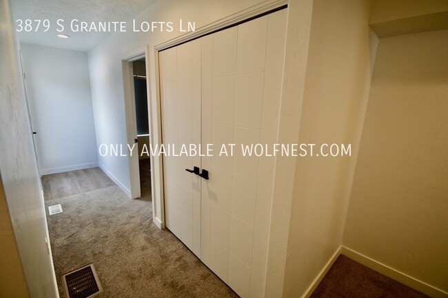 Building Photo - 3879 Granite Lofts Ln