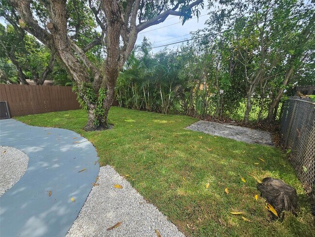 Building Photo - 4072 SW 51st St