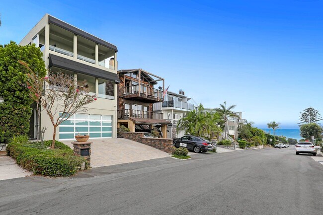 Building Photo - Gorgeous Contemporary Hilltop Laguna Beach Home - PANORAMIC OCEAN & CATALINA VIEWS!