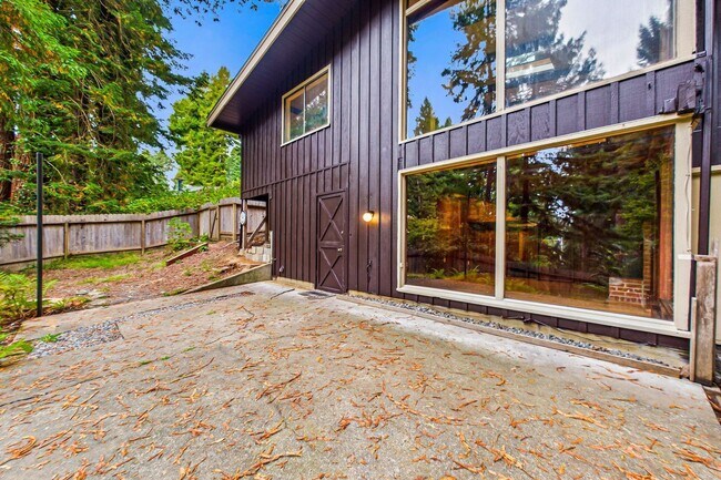 Building Photo - 2910 Greenbriar Ln