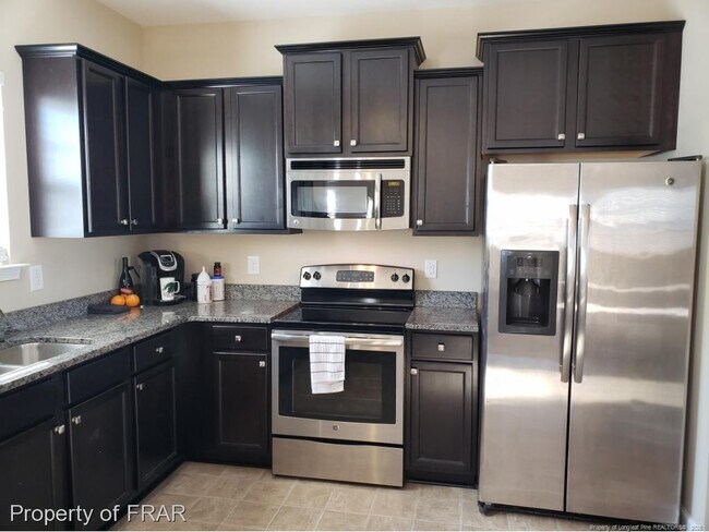 Building Photo - 211 Rainmaker St