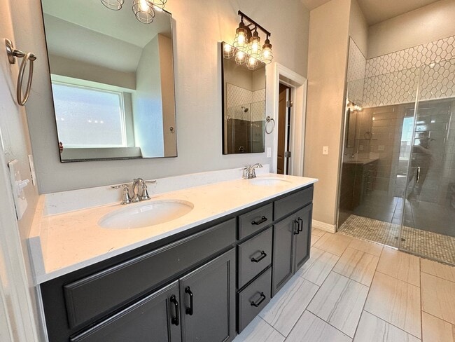 Building Photo - Spacious 4-Bedroom Home with Pool in Yukon