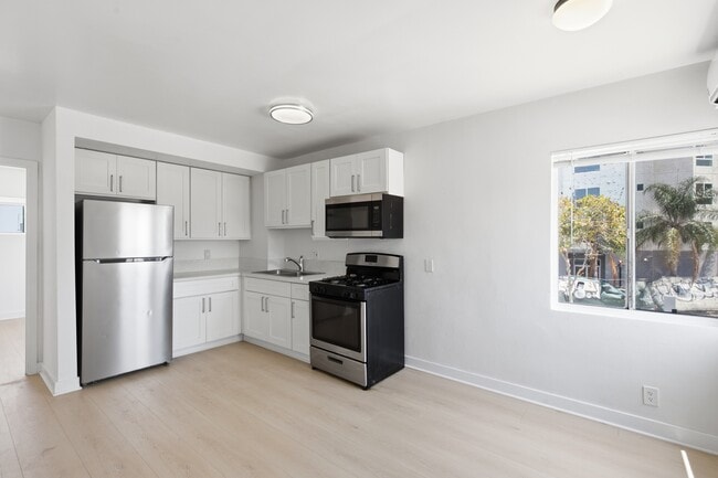 Unit 5 - 1805 W 80th St