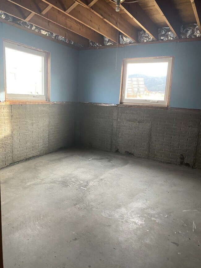 Building Photo - Lease Takeover! 3 Bedroom/2 Bathroom Home ...