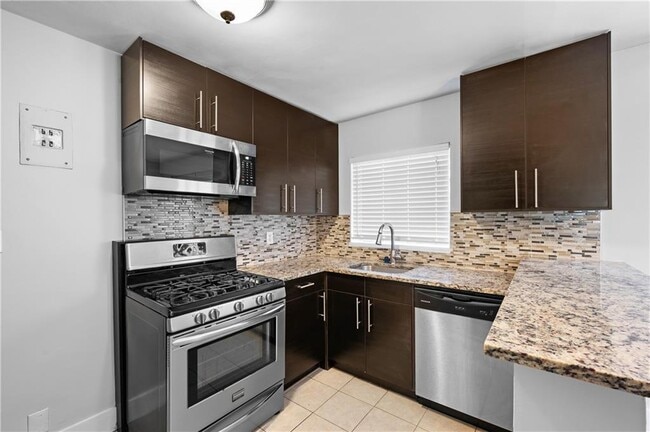 Building Photo - 1370 Chalmette Dr NE