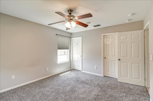 Building Photo - 2110 Encino Dr