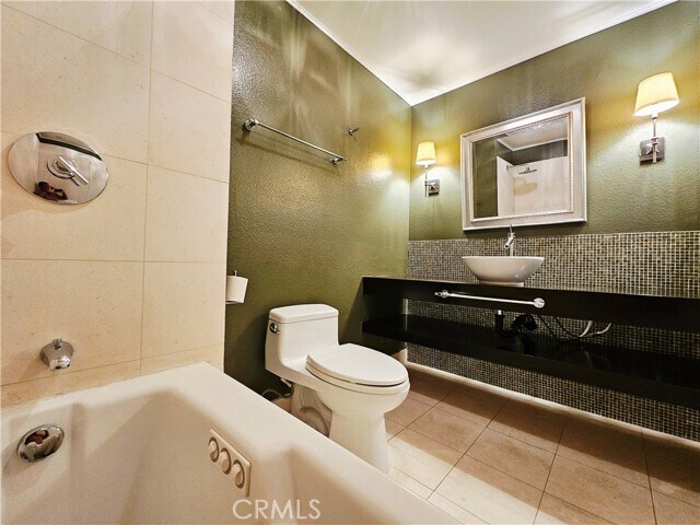 Building Photo - 156 S Oak Knoll Ave