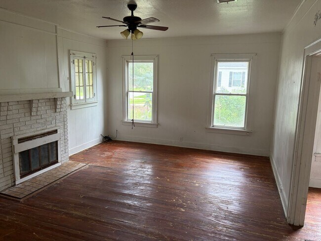 Building Photo - 132 E Jordan St