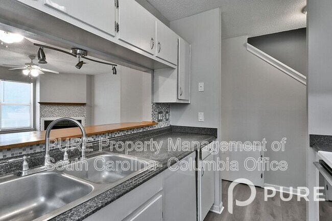 Building Photo - 144 Springwoods Lake Dr