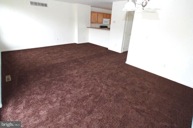 Building Photo - 219 E Sheldrake Cir