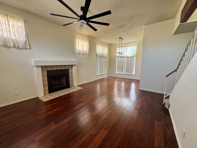 Building Photo - Beautiful 3 bedroom 2.5 bathroom NW Albuquerque.