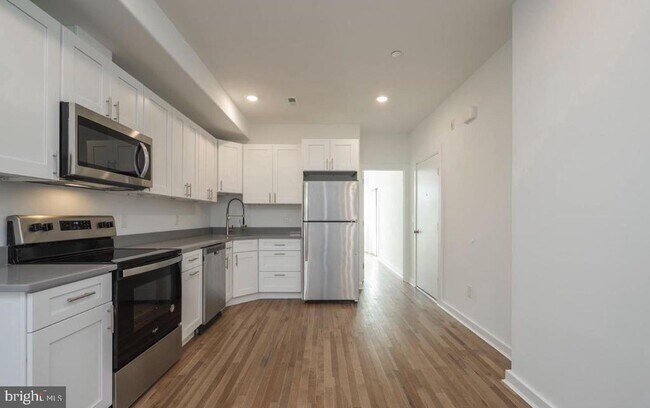 Building Photo - 727 N 39th St