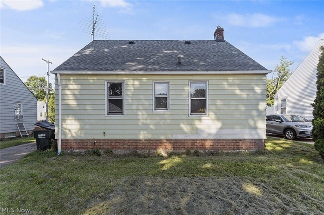 Building Photo - 866 E 209th St