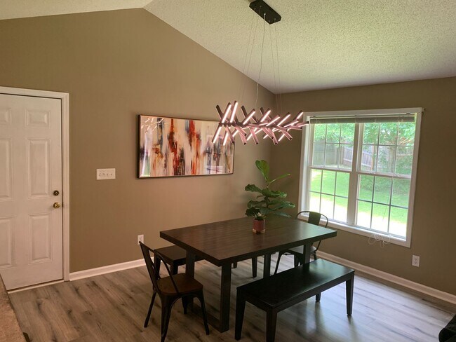 Building Photo - Charming Cherokee Mills Home!