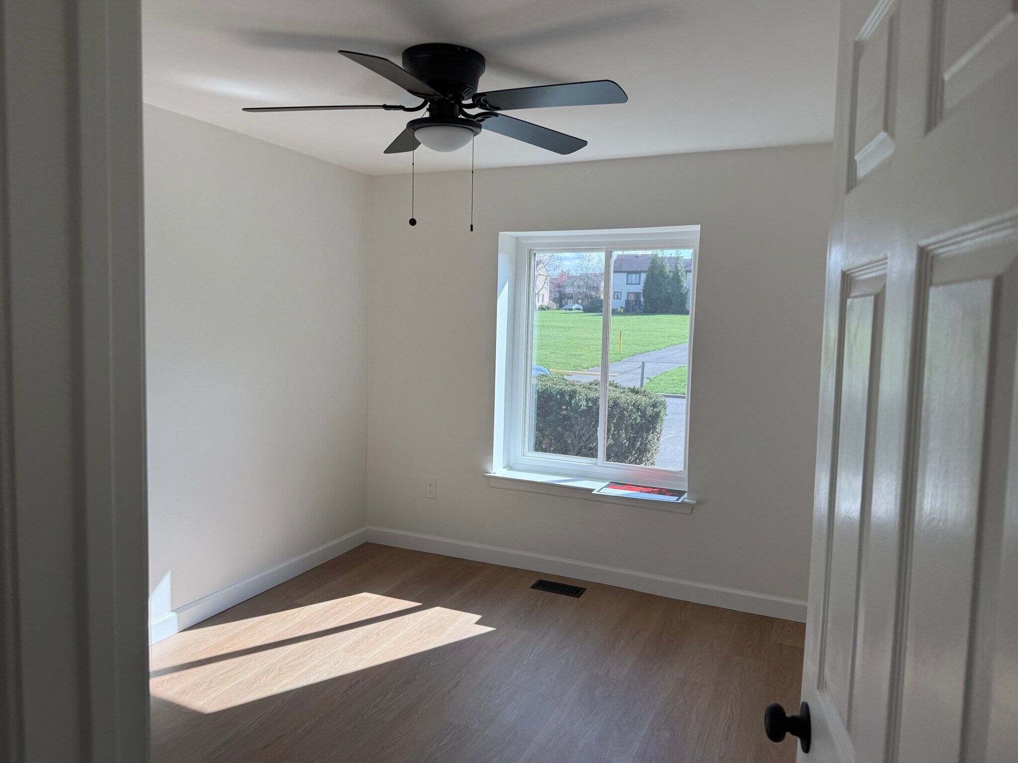 Building Photo - 35 Gena Ct