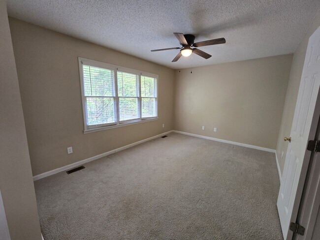 Building Photo - 1500 Oakland Hills Way