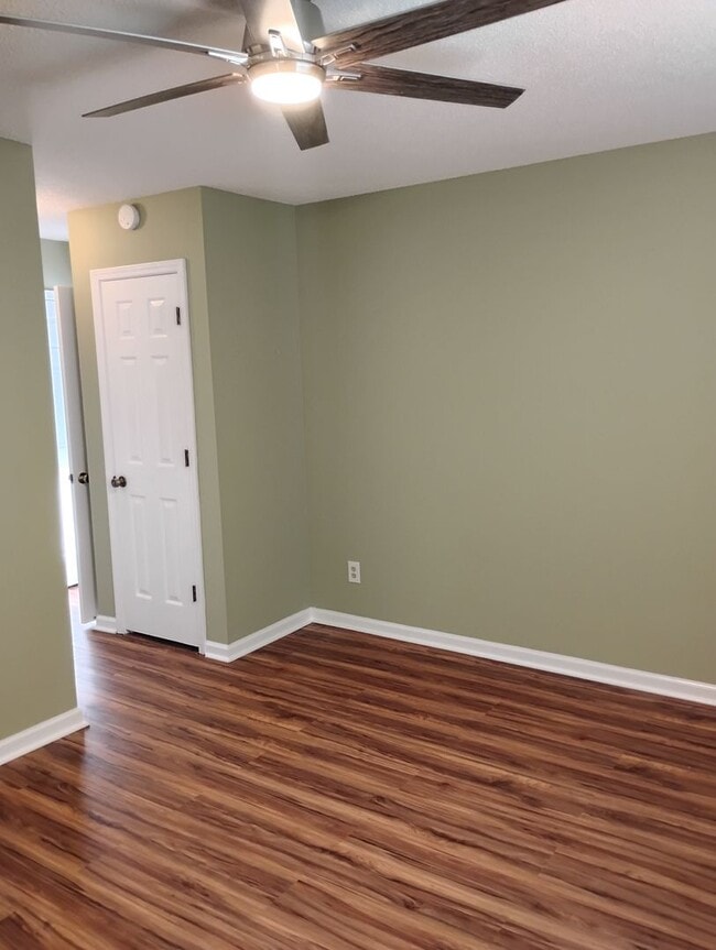 Building Photo - Gleneagles Drive