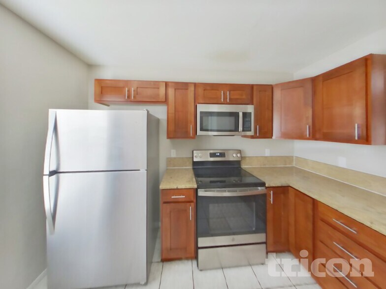 Building Photo - 6842 N 78th Ave