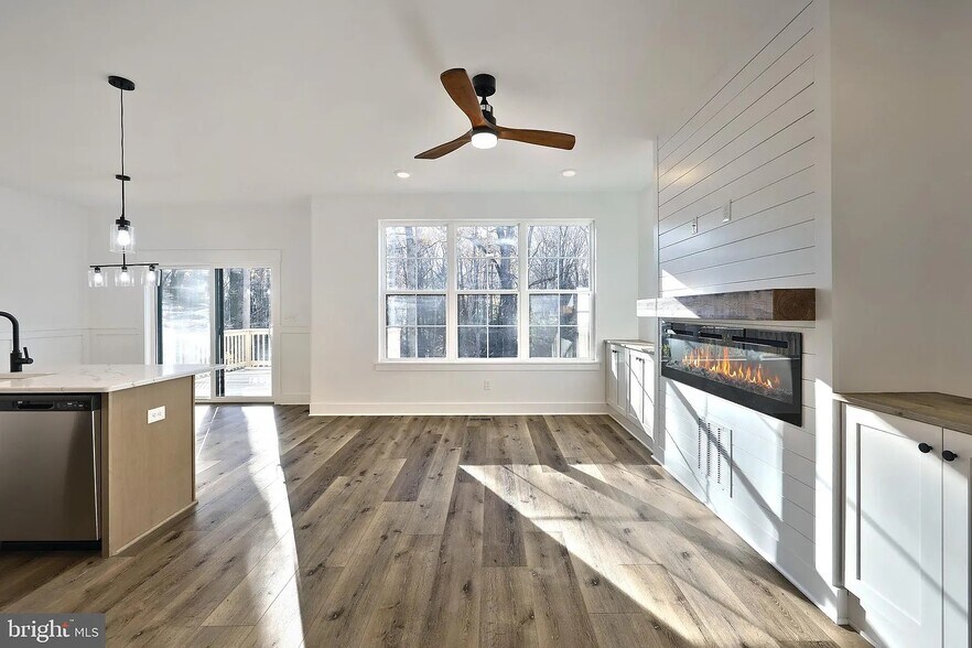 Building Photo - 1022 Trinity Rd