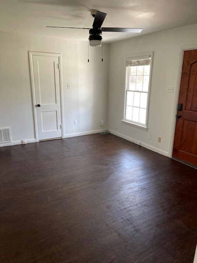 Building Photo - 2/1 NEW PAINT AND FLOORING - NEWLY RENOVATED