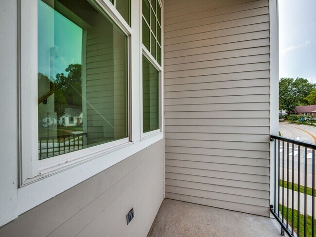 Building Photo - Welcome to a beautiful Craftsman-style end...