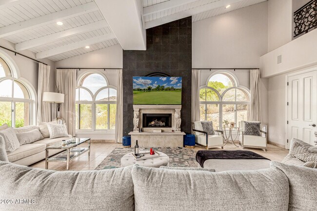Building Photo - 6050 N Paradise View Dr