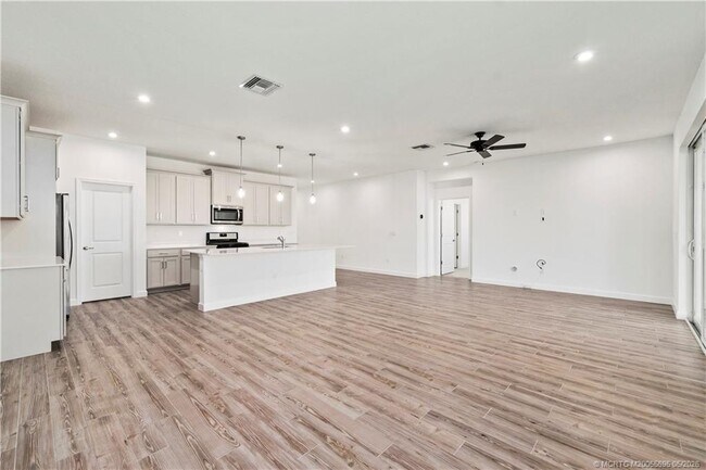 Building Photo - 14143 SW Safi Ter