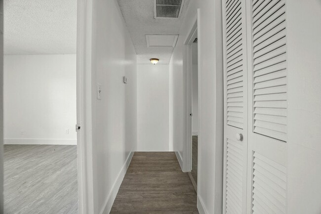 Building Photo - 48 Madrid Ln