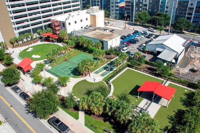 Building Photo - 1120 E Kennedy Blvd