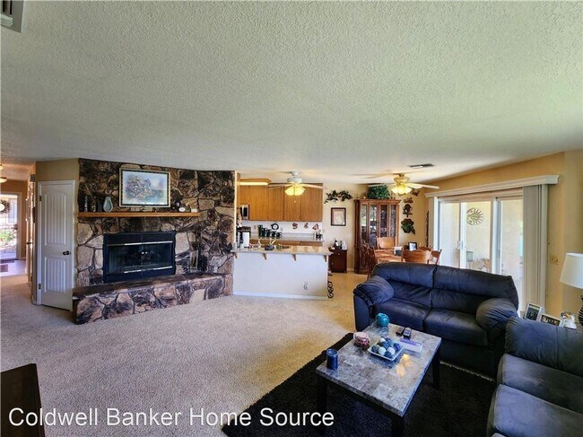 Building Photo - 3 br, 2 bath House - 27535 Lakeview Dr. #45