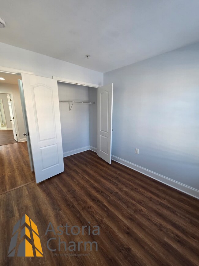 Building Photo - 3 Bedroom 3 Level Home with Garage and Flexible Layout