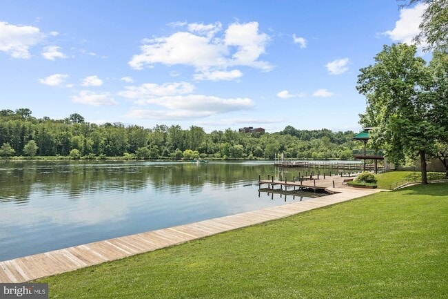 Building Photo - 10706 Symphony Way