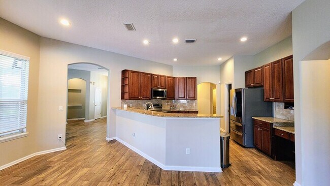 Building Photo - Luxurious 5-Bedroom Retreat with Private P...