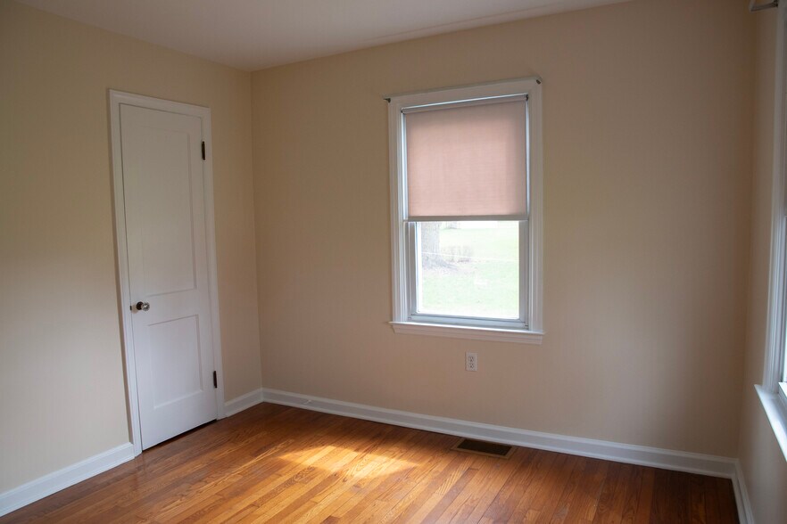 Building Photo - 1349 Lititz Rd