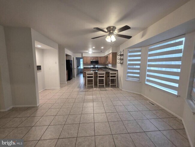 Building Photo - 138 Persimmon St