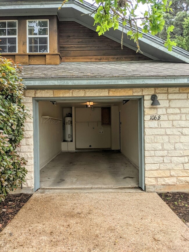 Building Photo - 106 Commercial Dr