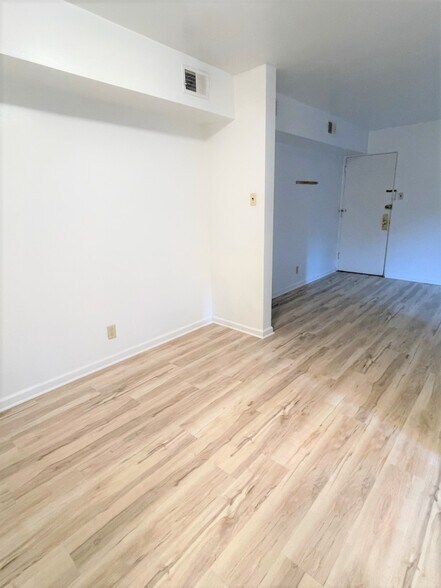 Building Photo - 5712 Phillips Ave