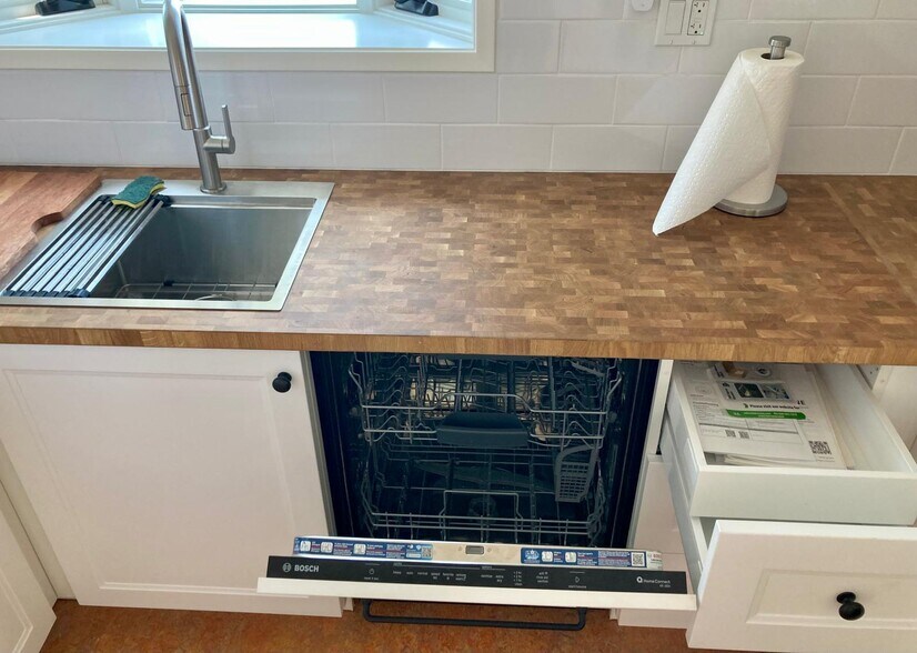 dishwasher interior - 624 Bonair St
