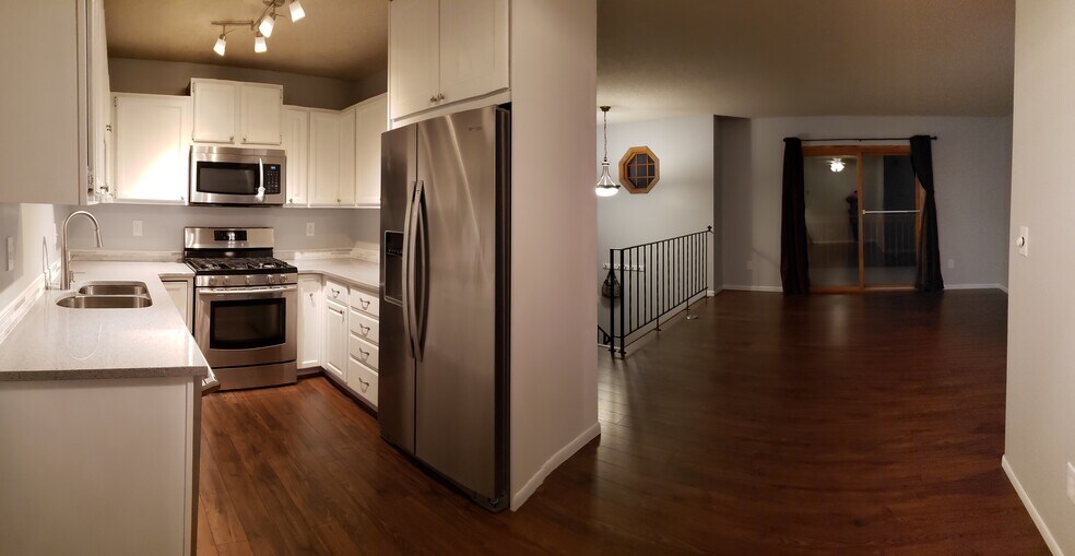 Building Photo - 880 Pontiac Ln