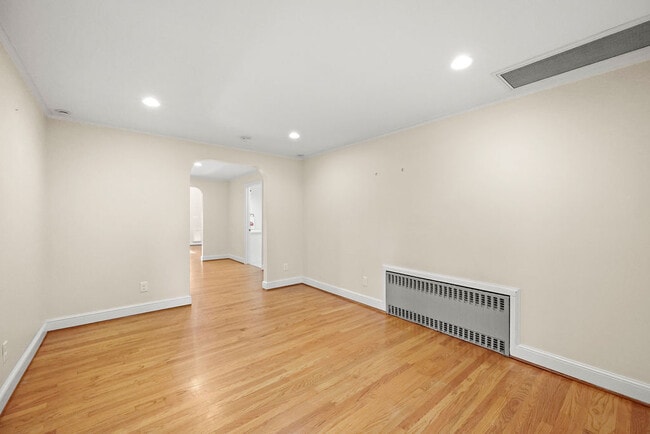 Building Photo - 15 Arapahoe Rd