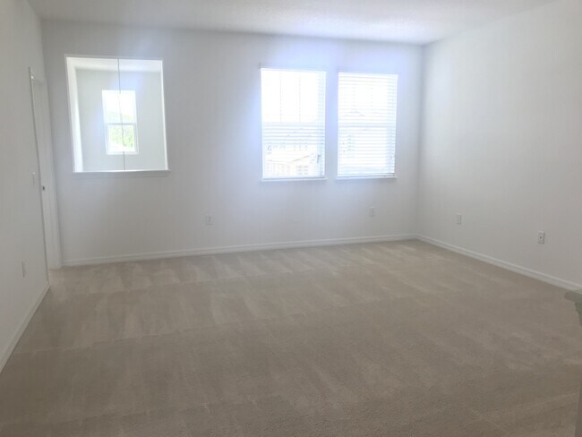 Building Photo - 5 Bedroom in Westside Village at Heart of ...