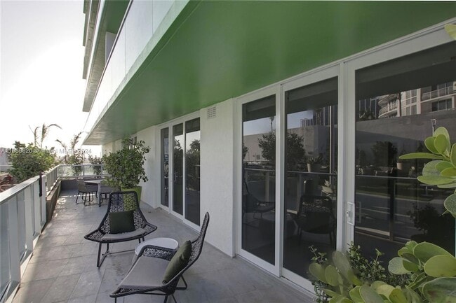 Building Photo - 1756 N Bayshore Dr