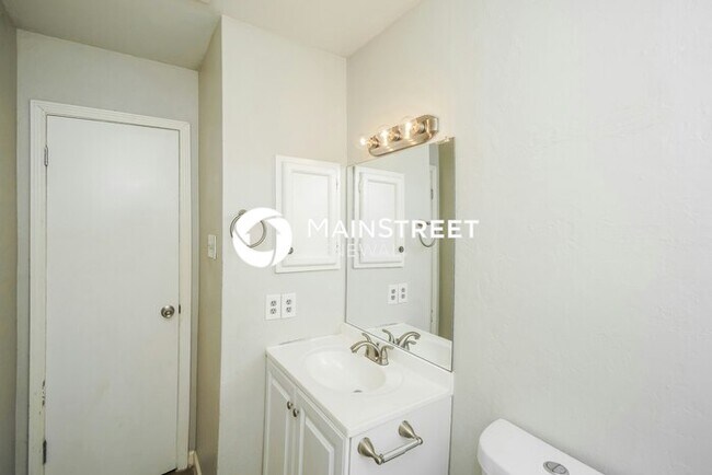 Building Photo - 3 Bedroom Pet-Friendly Home in SAN ANTONIO, TX with Main Street Renewal