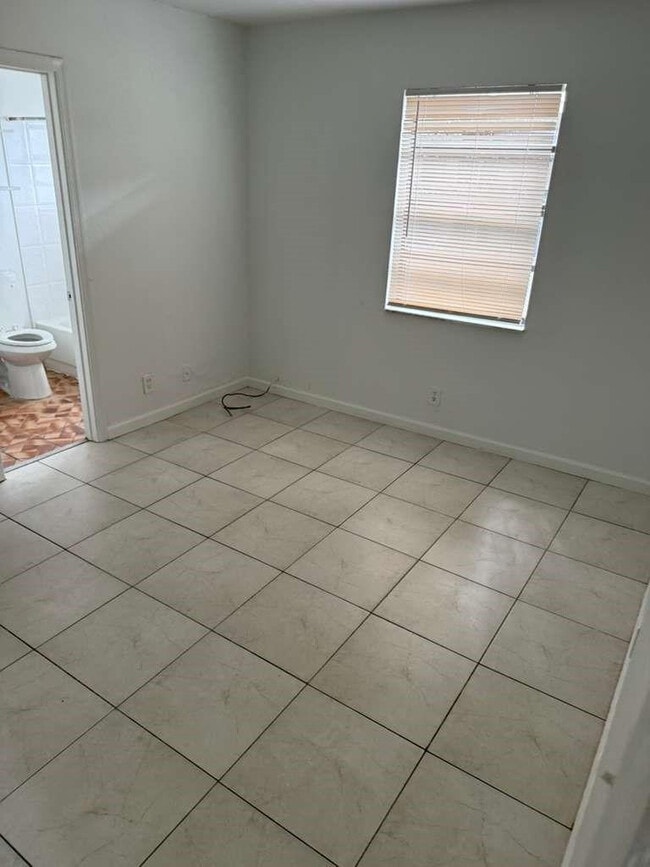 Building Photo - 218 NW 9th Ave