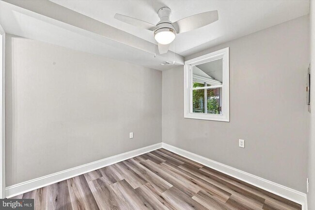 Building Photo - 105 Fronefield Ave