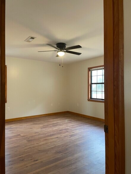 Building Photo - 430 Co Rd 445