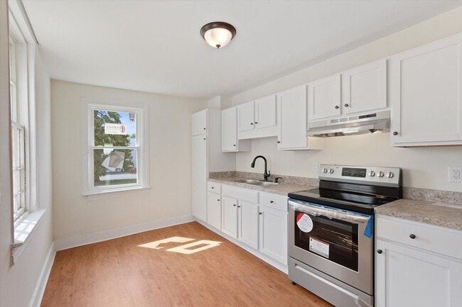 Building Photo - Bright 3 Bedroom, 1.5 Bath Home in York, Pa!