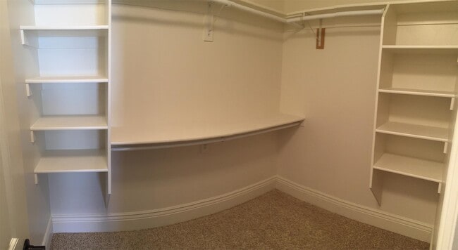 Building Photo - 400 Elk Valley Dr
